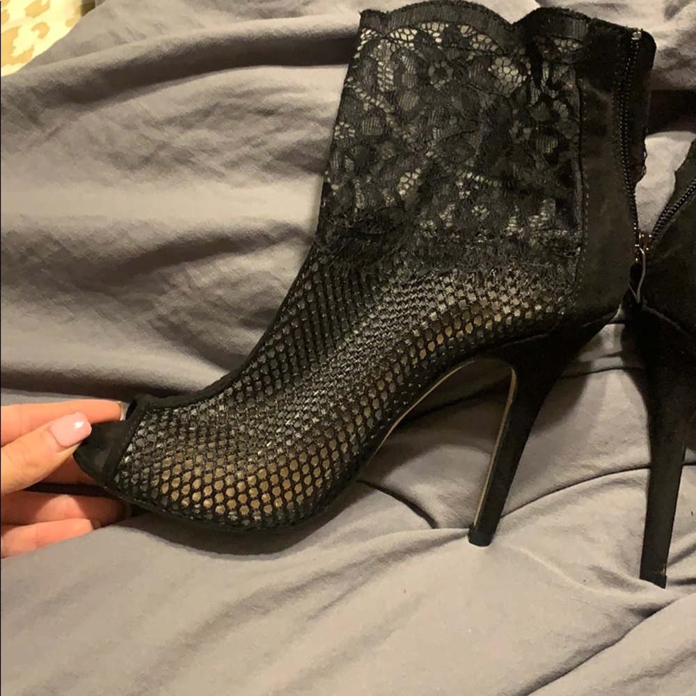 Chinese laundry lace heels
